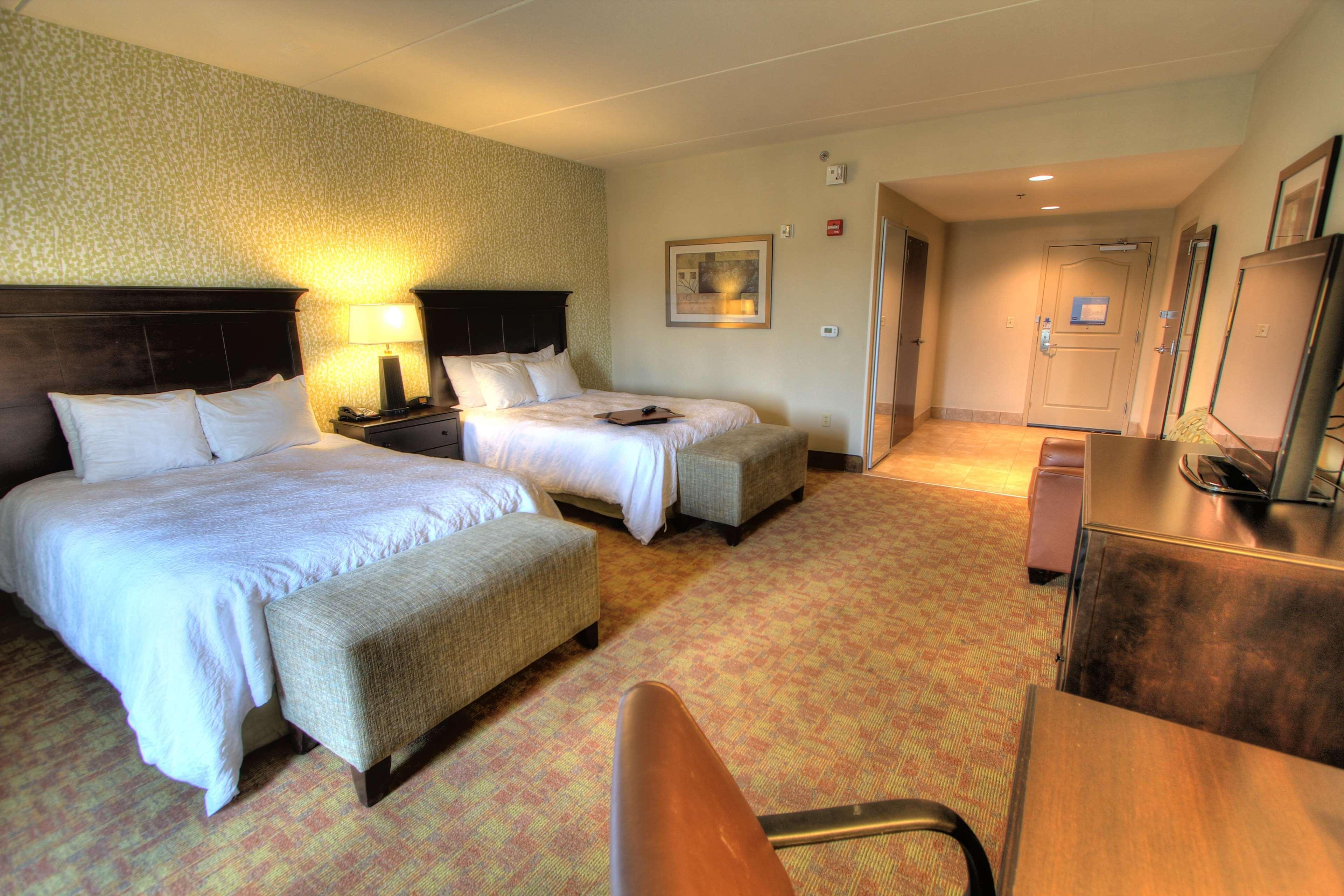Hampton Inn Пиджен Фордж Екстериор снимка